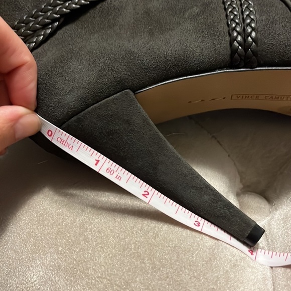 Vince Camuto dark gray leather booties with zipper, size 7.5 - Picture 7 of 8